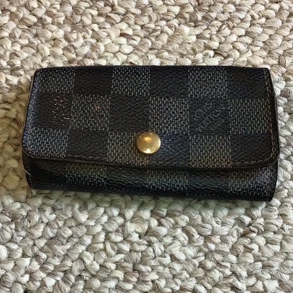 Louis Vuitton key holder checker print - Picture 2 of 10